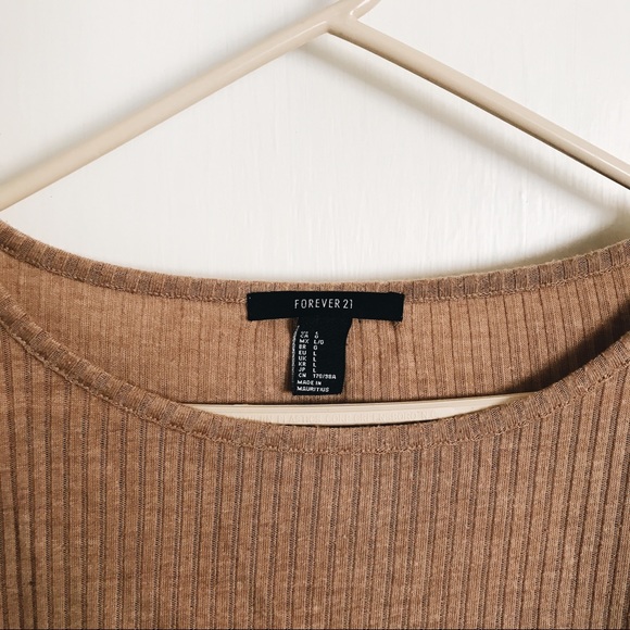 Long Sleeve Crop Top - Picture 2 of 3